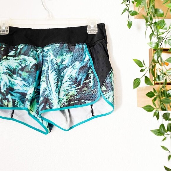 🦋 ATHLETA Napali Track This Run Shorts XS Tropical Palm Leaves Athletic Workout - Picture 3 of 6